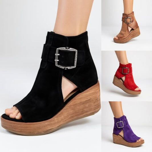 Bokacsizmák peep-toe ékbetéttel és csattal