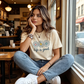 👕 IDŐSZAKOS 50% KEDVEZMÉNY! 🌼 "Life is Good" póló – Százszorszép grafikával, pamut, laza szabás, pozitív ✨